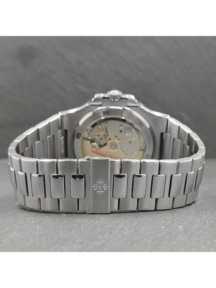 Patek Philippe Nautilus ref.5711/1A on eOra.it! Patek Philippe Nautilus ref.5711/1A on eOra.it!