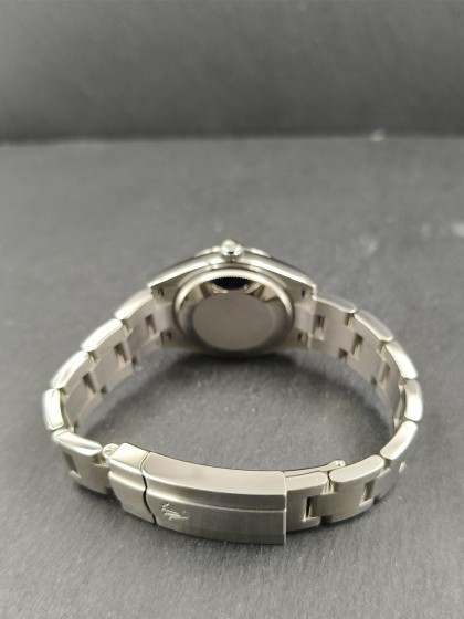 Medium Oyster without date