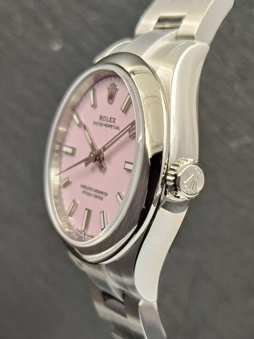 Medium Oyster without date