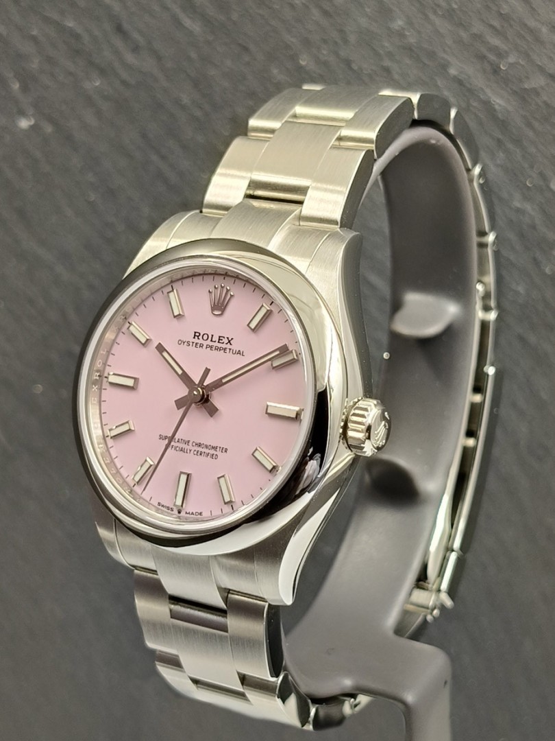 Medium Oyster without date