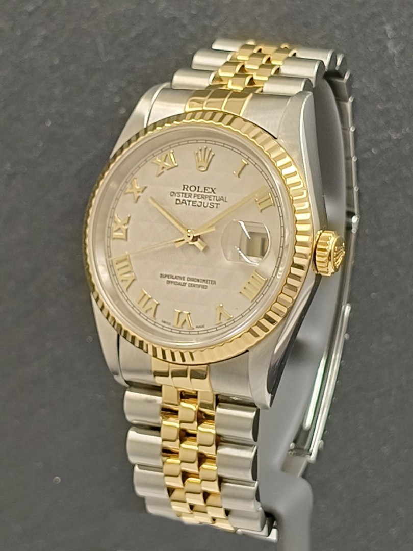 Acquista Rolex Datejust - Piramid - Ref. 16233