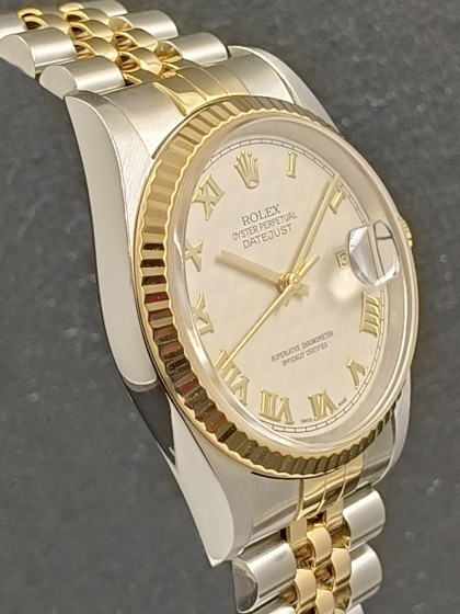 Acquista Rolex Datejust - Piramid - Ref. 16233