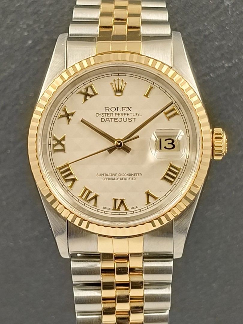 Acquista Rolex Datejust - Piramid - Ref. 16233