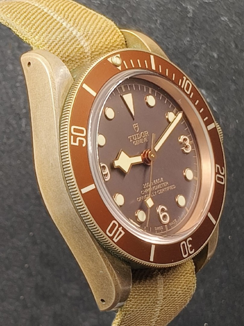 Acquista Tudor Black Bay Bronze - Ref. 79250 BM