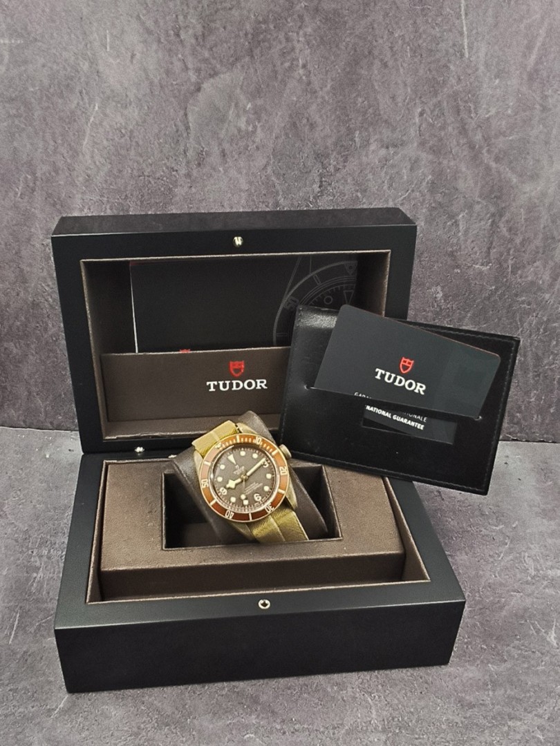Acquista Tudor Black Bay Bronze - Ref. 79250 BM